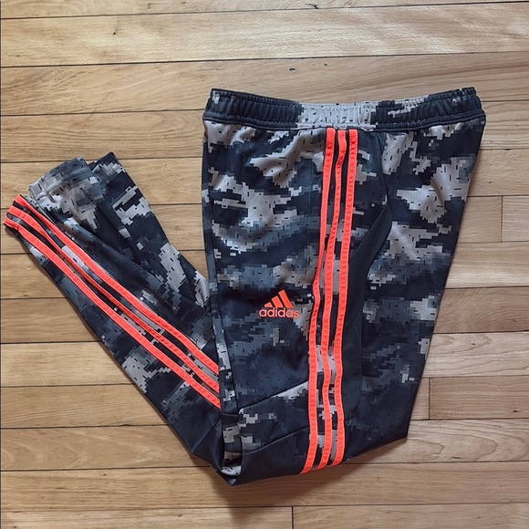 Adidas Camo Pants with Neon Orange accents. Boys size large - Picture 7 of 7